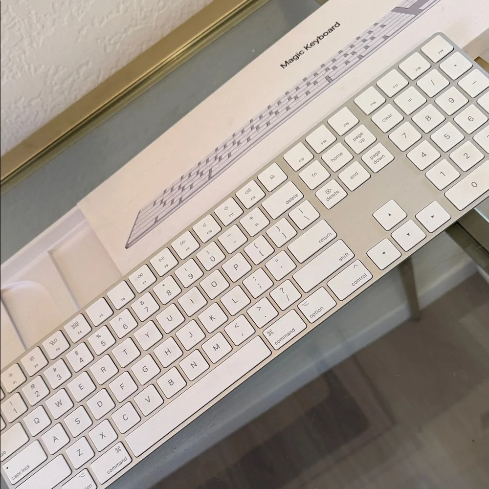 Apple Magic Keyboard in White and Silver